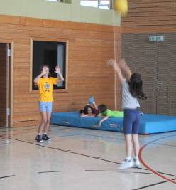 Wir spielen so gerne Volleyball...